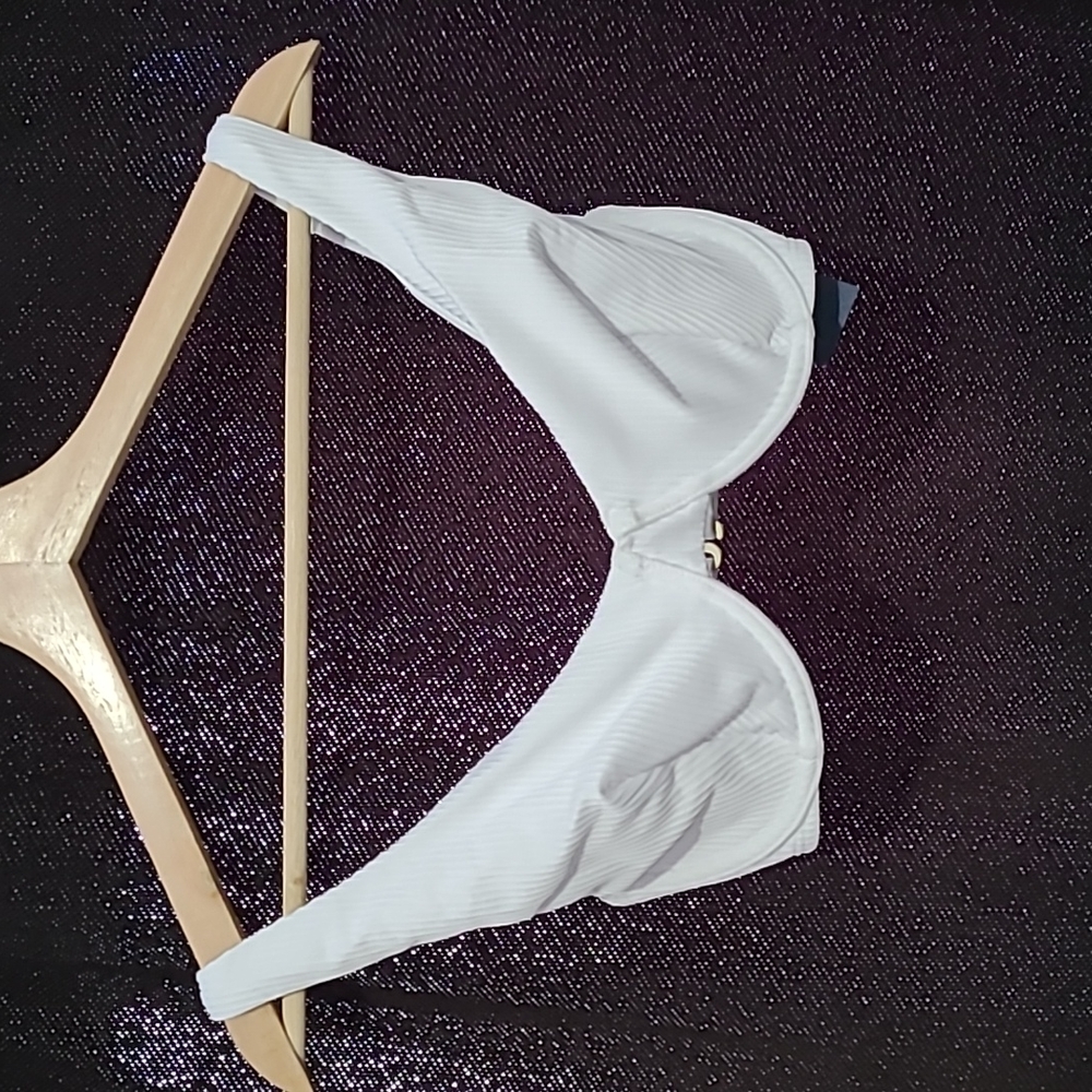 Women's Hollister Curvy High Apex Ribbed Underwire Bikini Top, size XXS, white